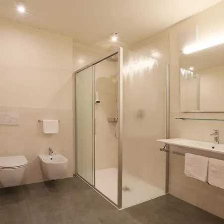 Zum Weissen Kreuz Hotel 3*