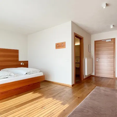Hotel Zum Weissen Kreuz Latzfons