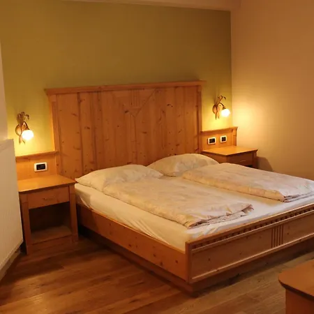 Zum Weissen Kreuz Hotel 3*