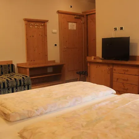 Hotel Zum Weissen Kreuz 3*