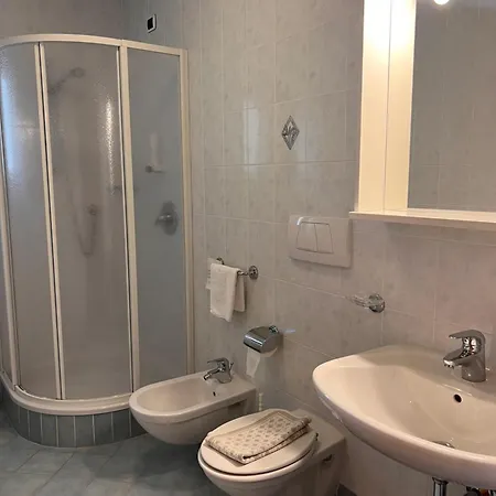 Hotel Zum Weissen Kreuz Latzfons