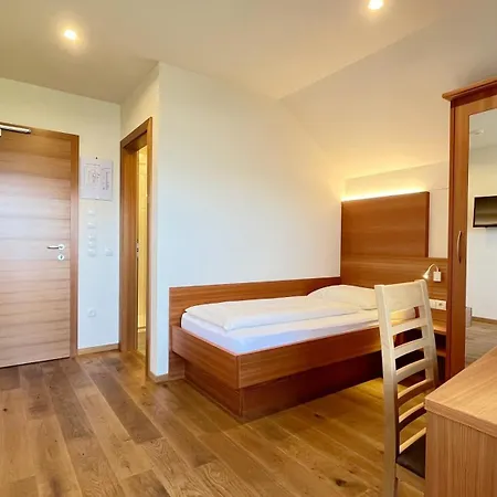 Zum Weissen Kreuz Hotel 3*
