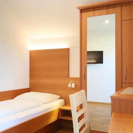Zum Weissen Kreuz Hotel 3*