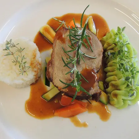Szálloda Zum Weissen Kreuz 3*