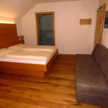 Hotel Zum Weissen Kreuz 3*