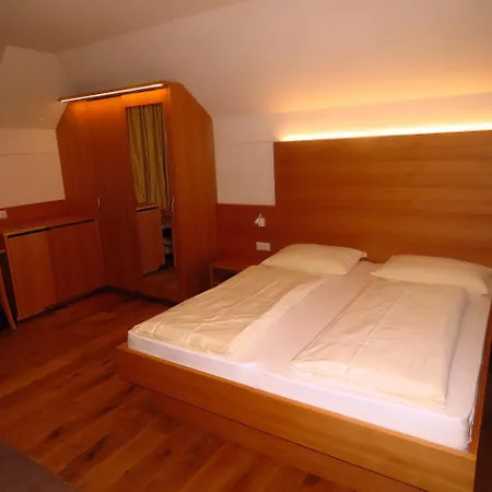 Hotel Zum Weissen Kreuz Latzfons
