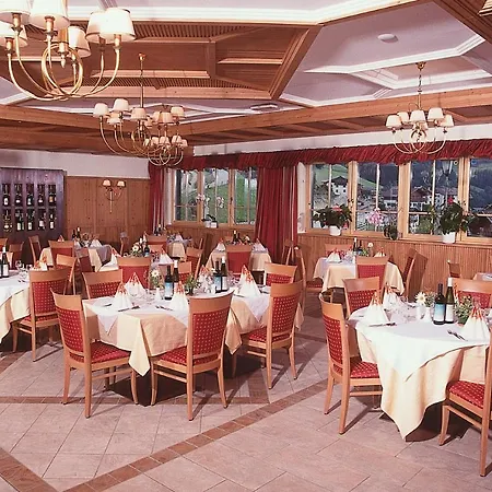 Hotel Zum Weissen Kreuz 3*